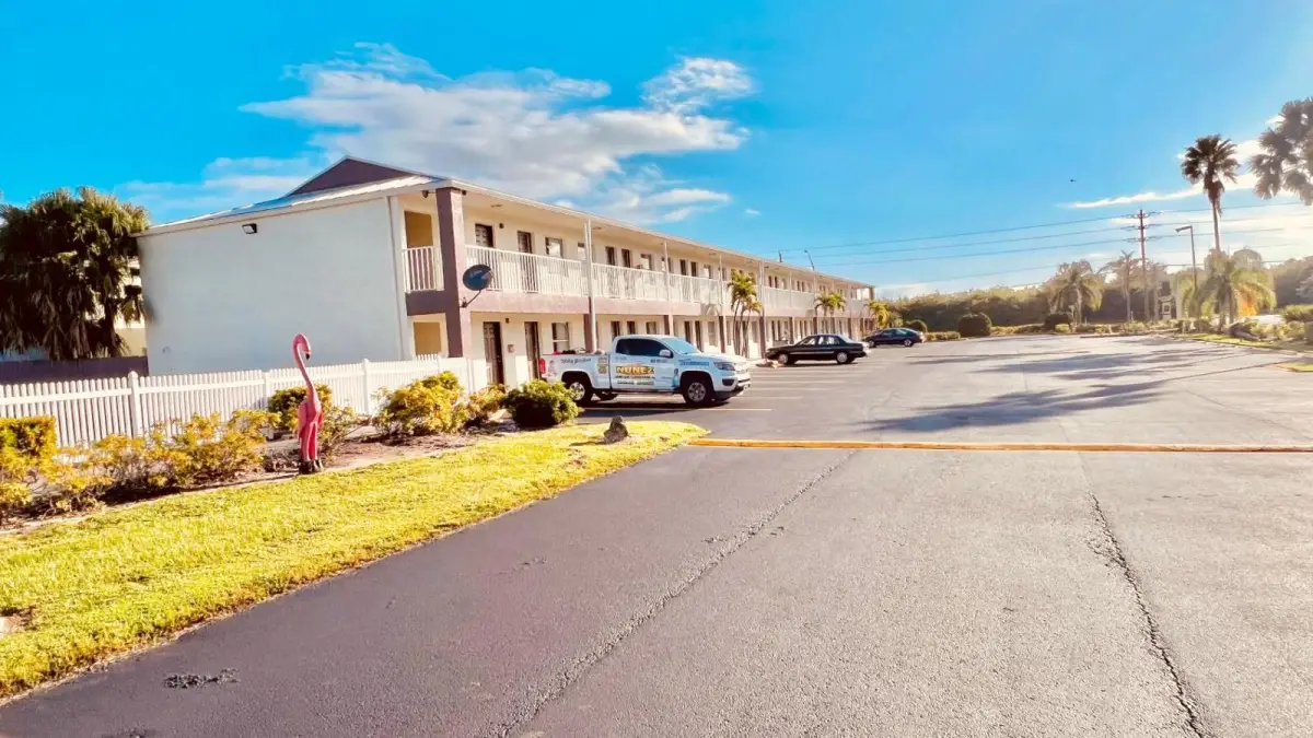 Flamingo Motel 4