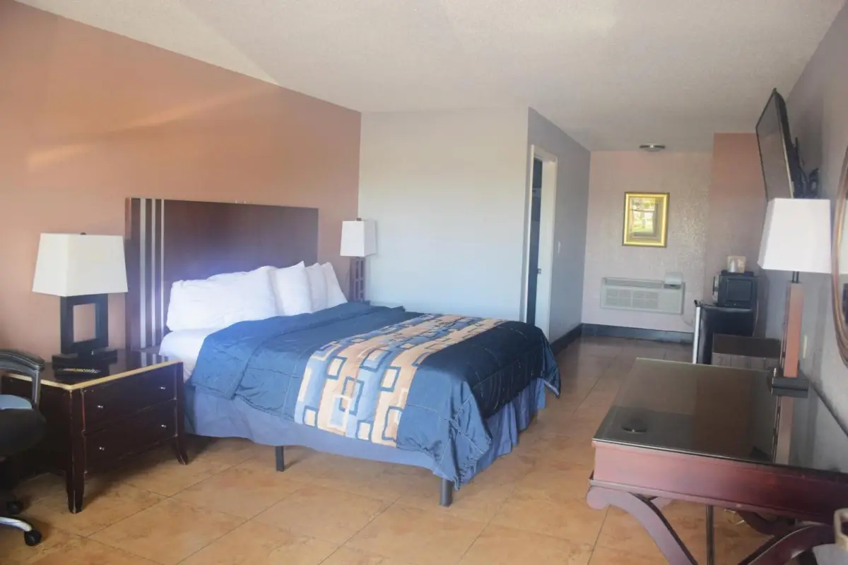 Flamingo Motel 8