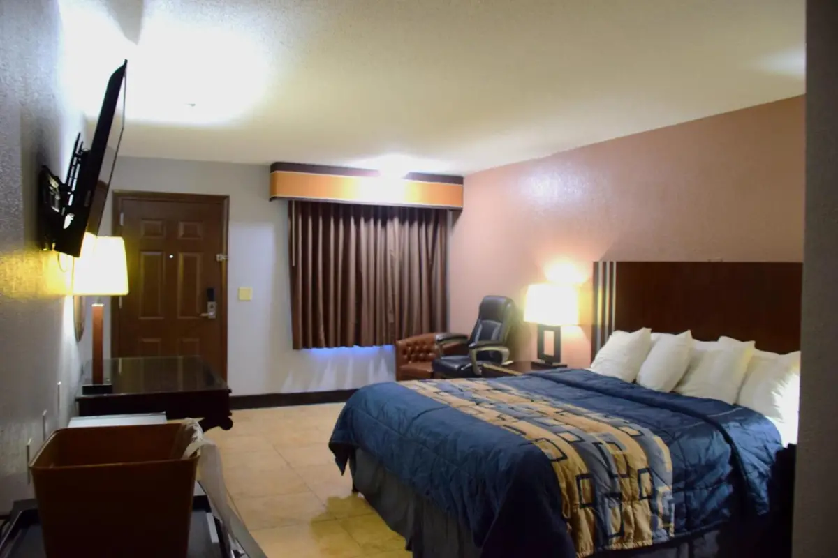 Flamingo Motel 9