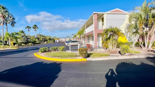 Flamingo Motel Main image