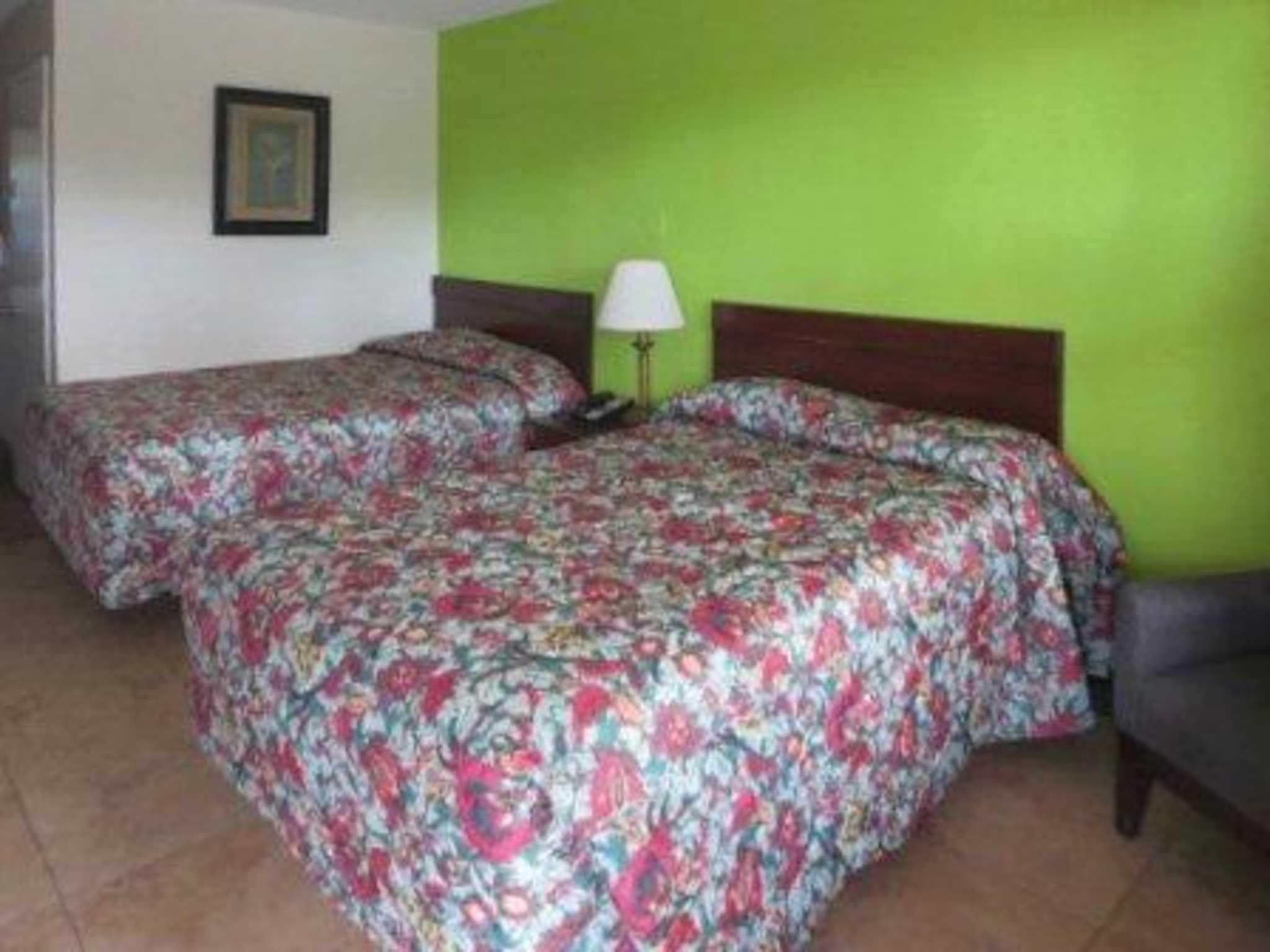 2 Double Beds Smoking