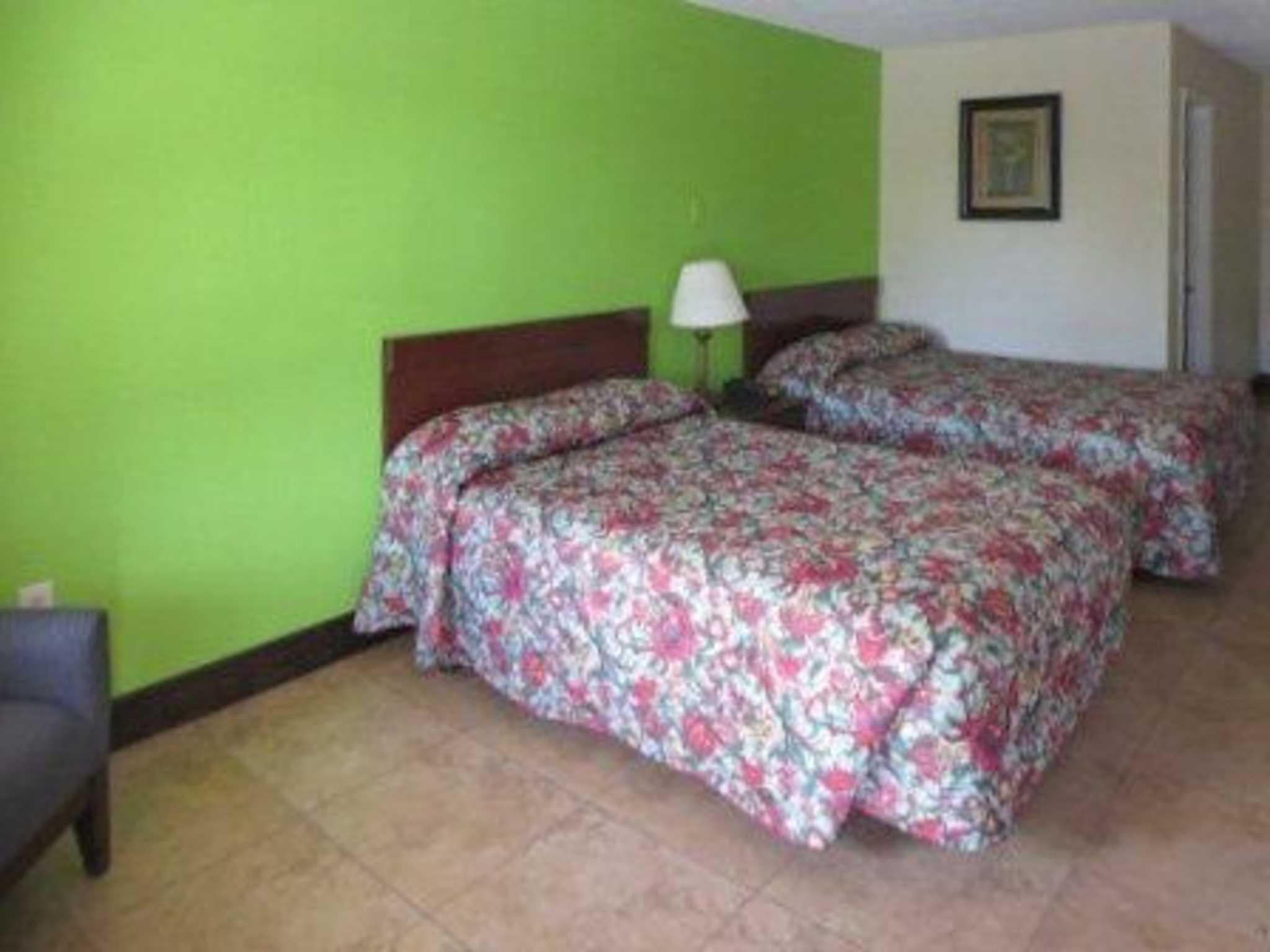 2 Double Beds Smoking at Flamingo Motel, photo 2